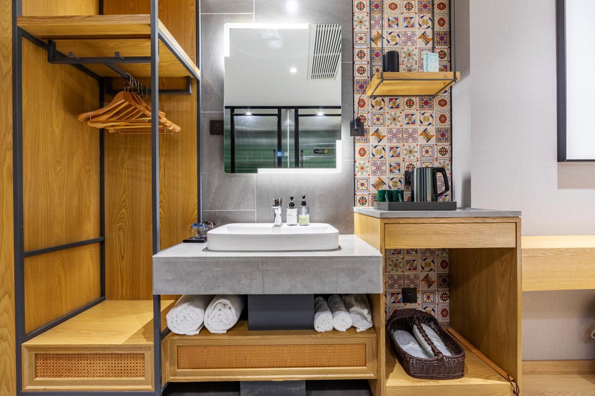 True Go Hotel - Shanghai Jing'An Temple Nanjing West Road Екстериор снимка