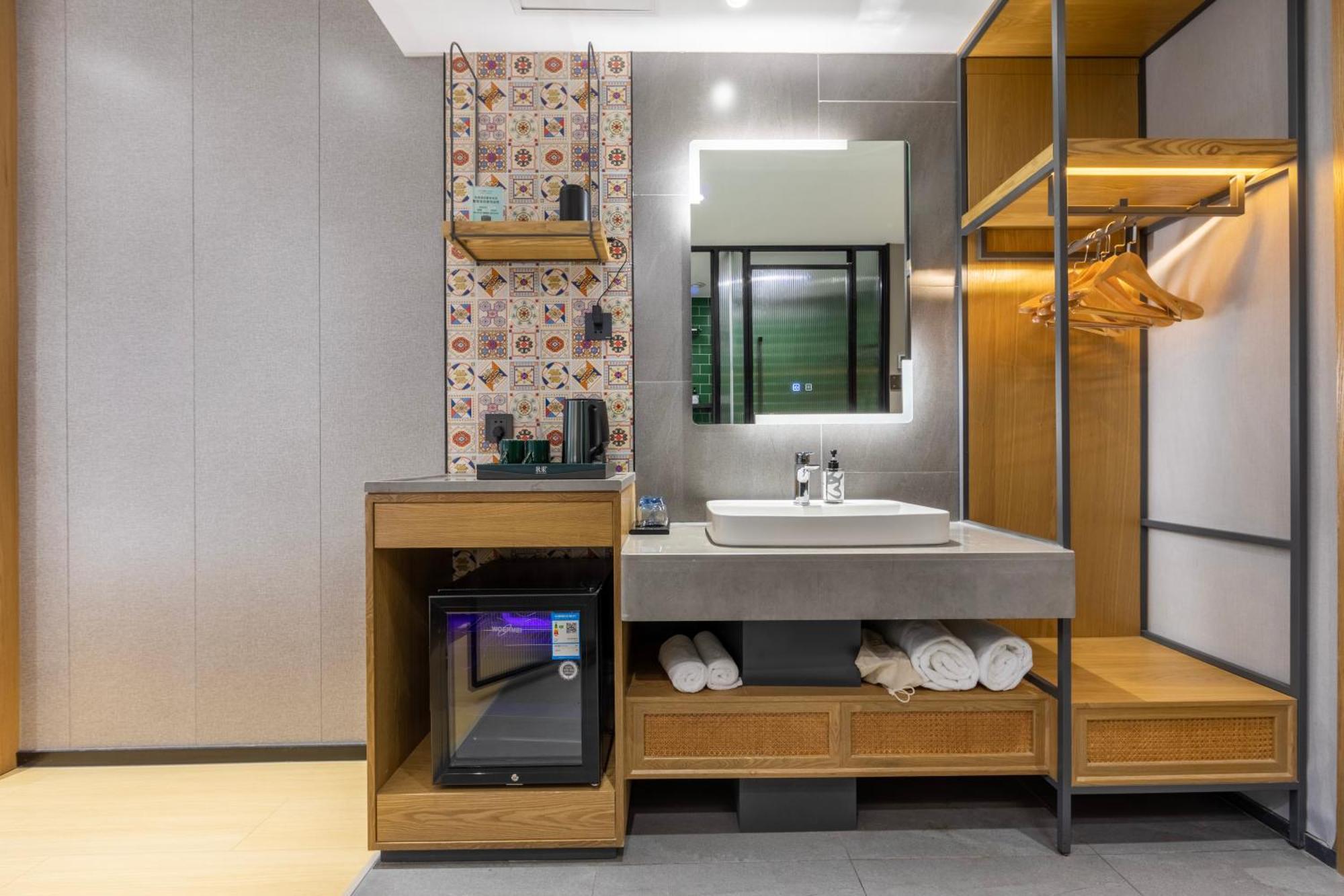 True Go Hotel - Shanghai Jing'An Temple Nanjing West Road Екстериор снимка