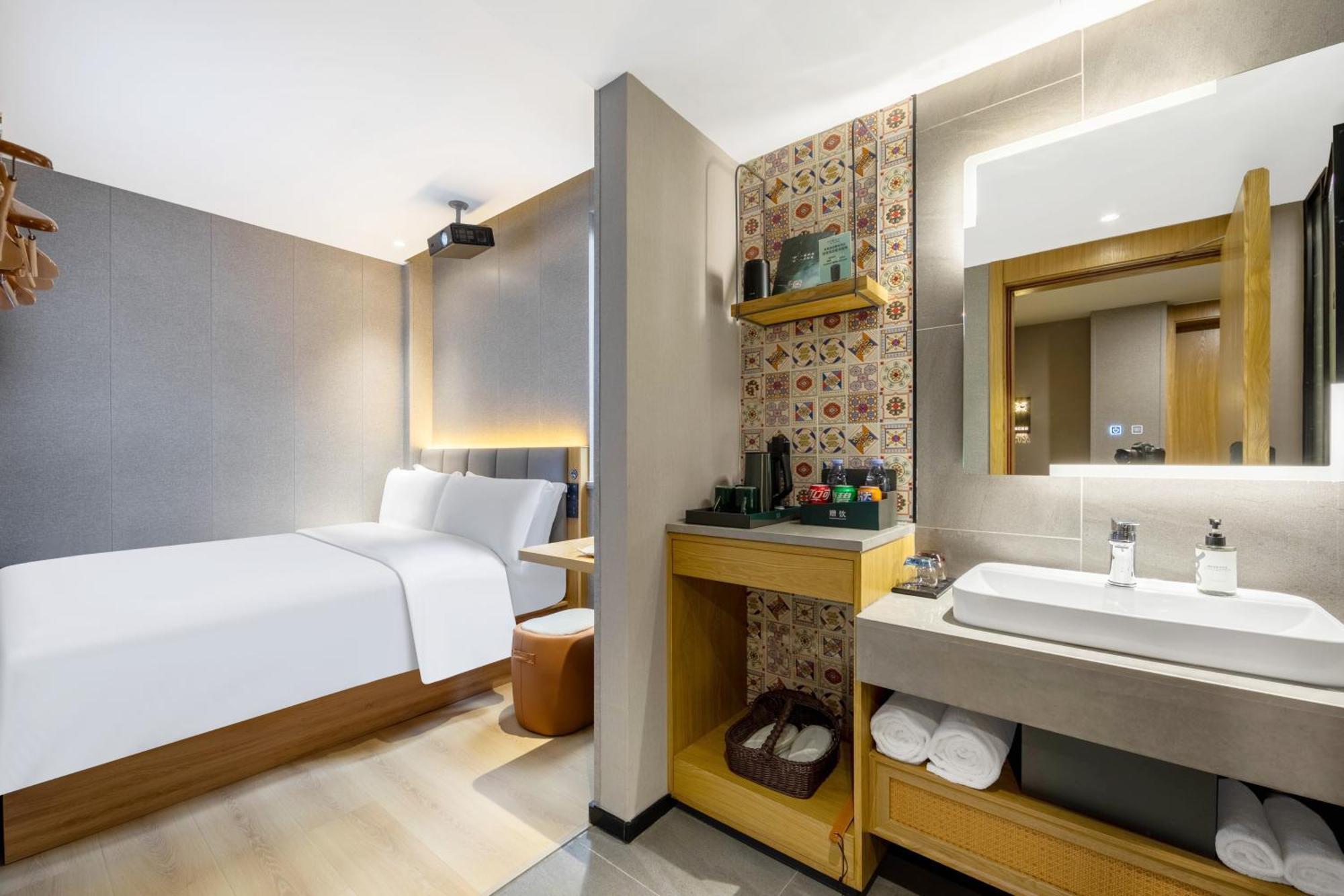 True Go Hotel - Shanghai Jing'An Temple Nanjing West Road Екстериор снимка